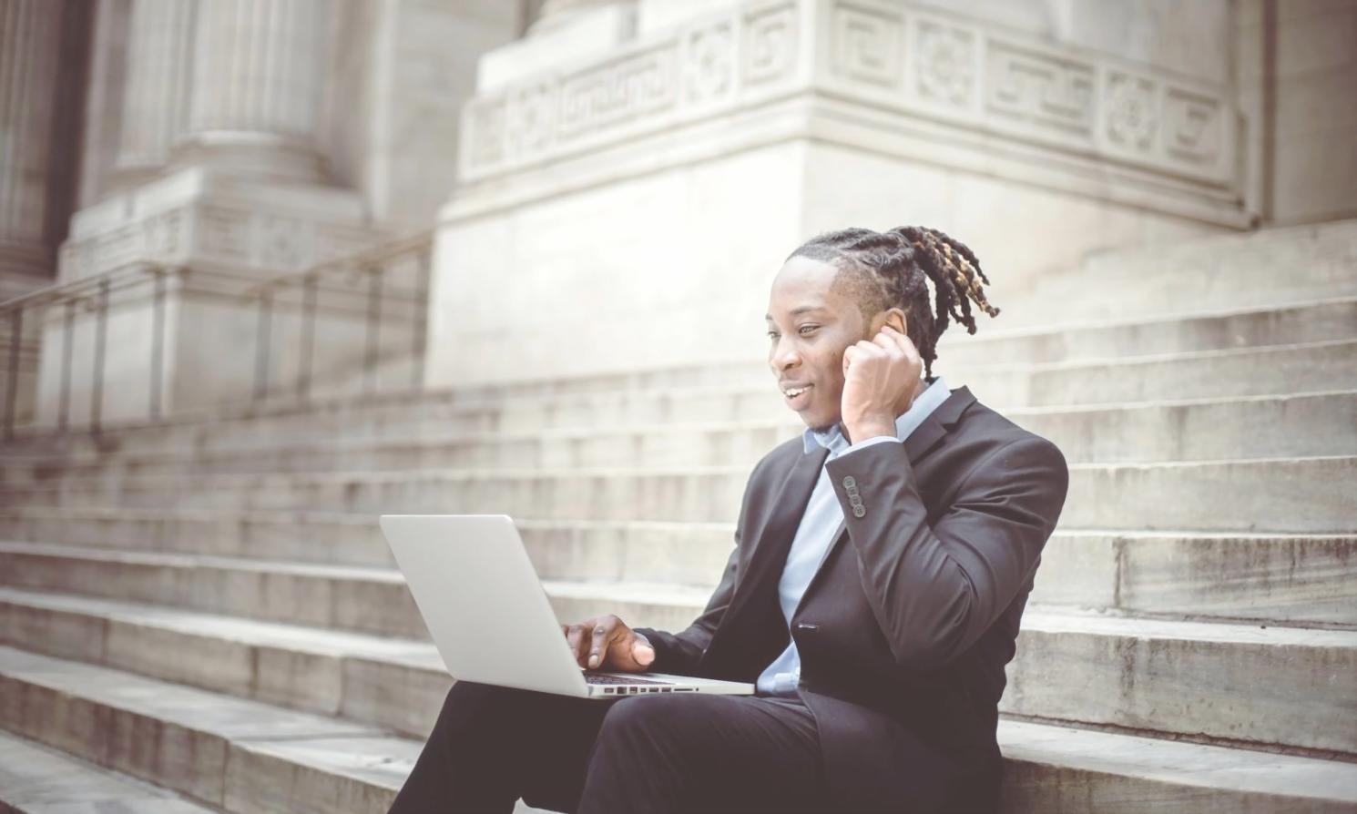 Espace de travail professionnel dédié à la configuration système